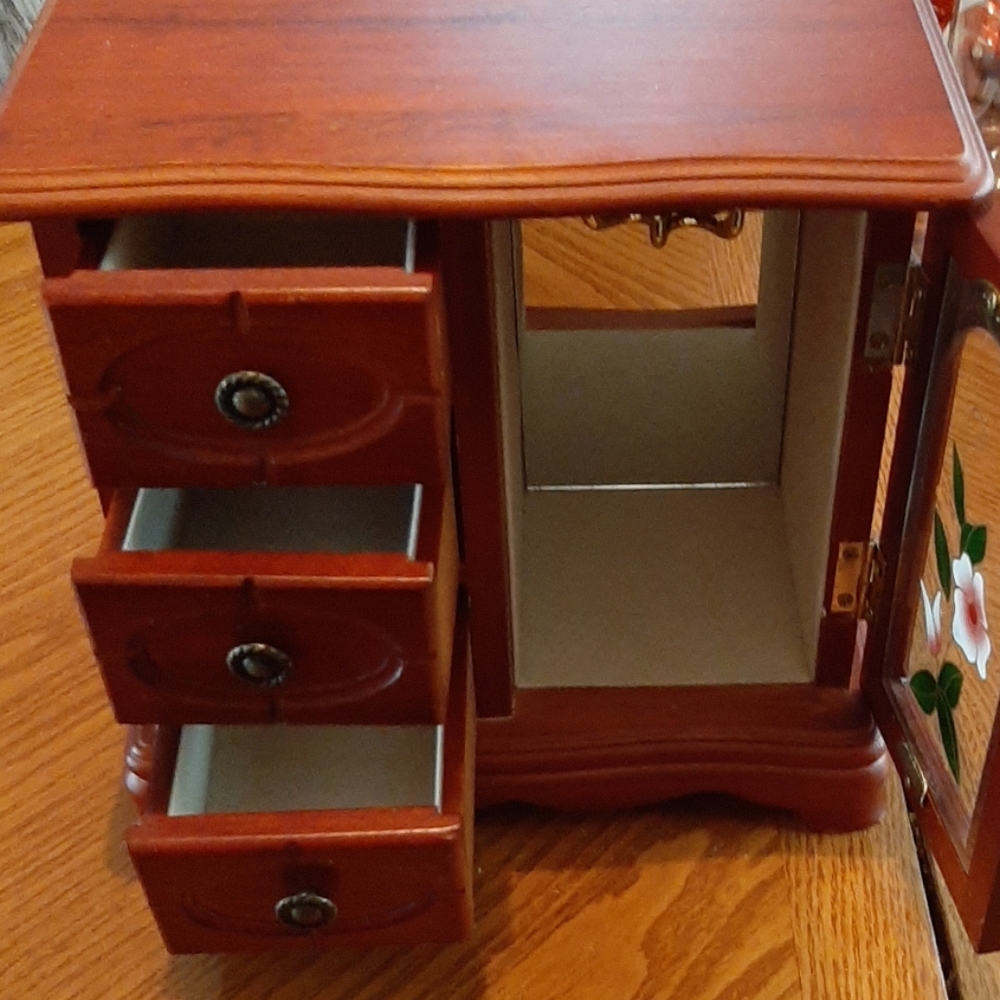 Jewelry box - Picture 2 of 4